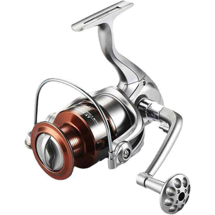 Strong spinning reel size 4000 for pike